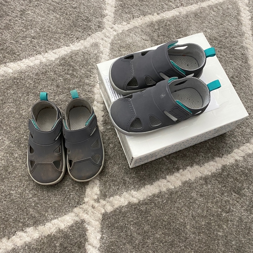 Ten little sandals 2 pairs